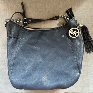 Micheal Kors Bucket Bag